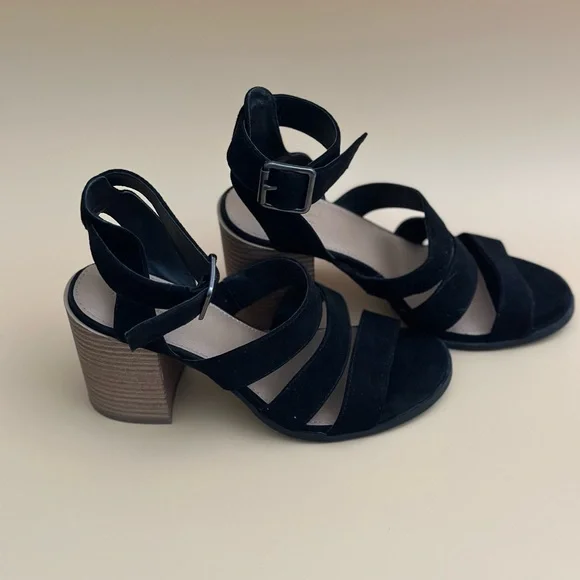 Universal Thread Etta Buckle Ankle Block Heel Sandal Black Size: 5.5 - Picture 2 of 5